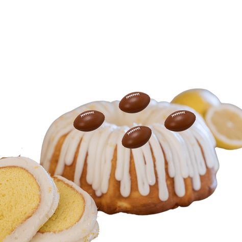 Lemon Squeeze Football Bundt Cake Salted Caramel Cookies, Chips And Dip, Cake Base, Moist Cake, Cake Sizes, Caramel Cookies, Cookies N Cream Cookies, Sweet Cake, German Chocolate