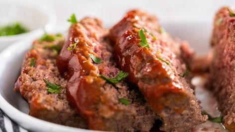 Small Meatloaf Recipe, Ground Beef Meatloaf, Moist Meatloaf, Cracker Barrel Meatloaf, Leftover Meatloaf, Beef Meatloaf, How To Cook Meatloaf, Classic Meatloaf Recipe, Good Meatloaf Recipe