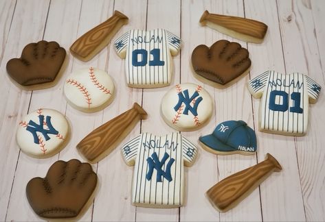 Yankees Cookies Decorated, Yankees Birthday Party, Baseball Birthday Cakes, Baseball Cookies, Softball Party, Crazy Cookies, Baseball Birthday, Party In A Box, 9th Birthday