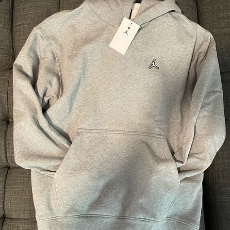 Jordan Essentials Fleece Pullover Hoodie. Men’s gray. NWT Jordan Essentials, Jumpman Logo, Men's Hoodies, Hoodie Men, Birthday Wishlist, Nike Hoodie, Pullover Designs, Streetwear Outfit, Kangaroo Pocket