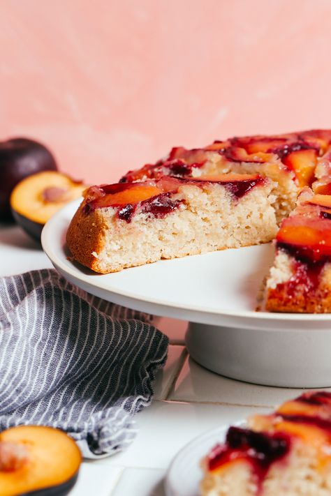 Side view of a partially sliced plum upside down cake on a platter Plum Upside Down Cake, Brunch Cake, Summer Eats, Minimalist Baker, Vegan Cakes, Eggless Baking, Dairy Free Yogurt, Cake Vegan, Recipes Cake