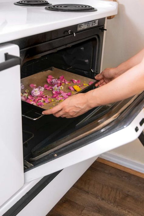 How To Dehydrate Flower Petals, Oven Drying Flowers, Drying Flowers In The Oven, How To Dry Flowers In The Oven, How To Dry Out Flowers, Drying Fruit, Diy Potpourri, How To Dry Flowers, Diy Notebooks