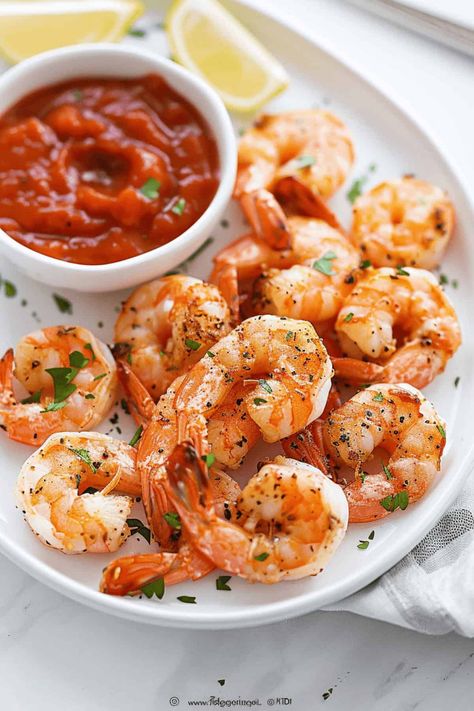 Roasted Shrimp is the best way to make easy shrimp cocktail! It's done in less than 30 minutes and is perfect as a delicious party appetizer. Shrimp Hors D’oeuvres, Roasted Shrimp Appetizer, Shrimp Cocktail Presentation, Garlic Shrimp Appetizer, Shrimp Cocktail Recipe Easy, Shrimp Cocktail Cups, Best Shrimp Cocktail, Hot Honey Shrimp, Roasted Shrimp Cocktail