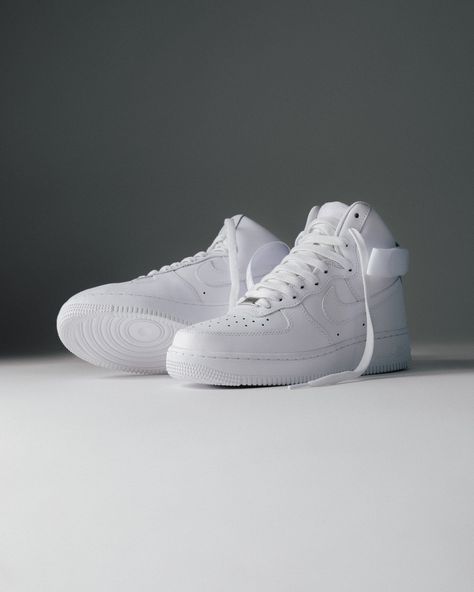 New in 🤩 The OG Wmns Nike Air Force 1 High sortcode DD9624-100 - Get the probably most classic sneaker now online 📲 link in bio ⬆️ and in store Titolo Bern. Be quick! Only limited stock available.⁠ ⁠ ⁠ #airforce1 #nike #sneakers #airforce #nikerunning #nikeairforce1 #nikeshoes #sneakersaddict #sneakersmurah #nikeair #nikesneakers #shoelover #shoe #instarunning Nike Air Force 1 Bota, Sneaker Boutique, Nike Air Force 1 High, Nike Airforce 1, Air Force 1 High, Sneakers Addict, Classic Sneakers, Bern, Nike Sneakers