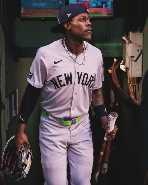 Bahamian baseball pro Jazz Chisholm Jr. made his Yankees debut on Sunday night against the Red Sox. ⚾️🇧🇸 - Acquired from the Marlins on Saturday, the 26-year-old Chisholm batted fifth and played center field in Sunday’s 8-2 win over the Red Sox at Fenway Park. - (mlb, yankees, espn) - Follow @muddasick242 if you love The Bahamas ☀️🏝️ and the Bahamian people! 🇧🇸 - ENTERTAINMENT PURPOSES ONLY Jazz Chisholm Jr Yankees, Black Baseball Players, Jazz Chisholm Jr, Baseball Drip, Baseball Aesthetic, Baseball Highlights, Mlb Yankees, Blue Eye Color, Eyes Color