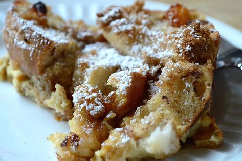 Bagel Bread Pudding Recipe, Bagel Bread Pudding, Cinnamon Bagels, Blueberry French Toast Bake, Bagel Bread, Cinnamon Raisin Bagel, Bread Pudding Easy, Cinnamon Roll Bread, Bread Pudding With Apples