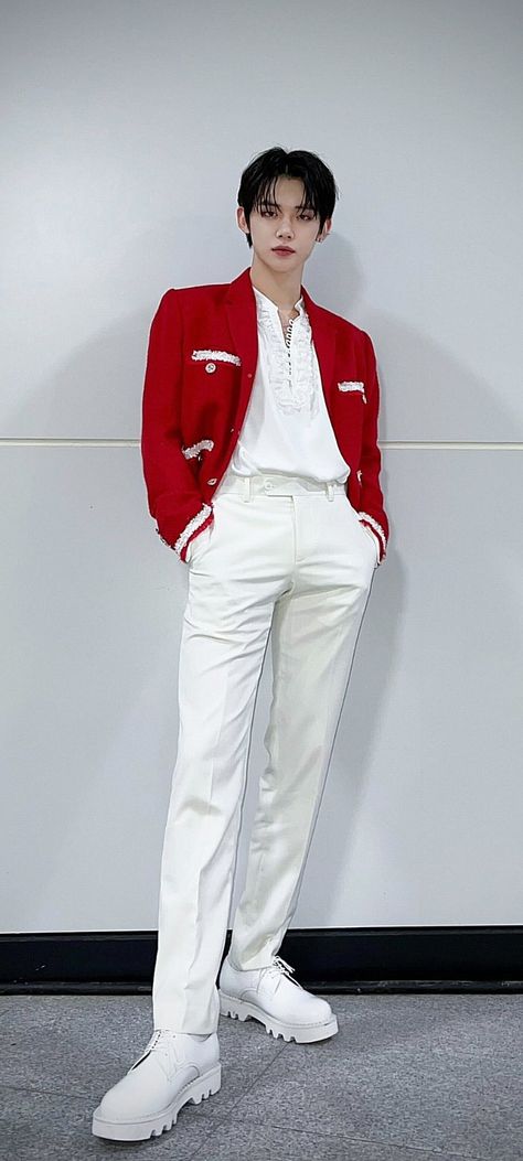 #Yeonjun #Wallpaper #TXT #TomorrowXTogether Soobin Full Body Photo, Tomorrow X Together Yeonjun, Full Body Drawing, Yeonjun Wallpaper, Character Icons, Dressing Sense, Choi Daniel, Body Outfit, Yeonjun Txt