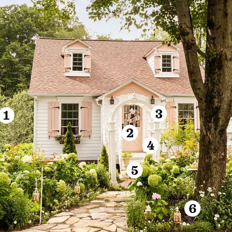 Here's How to Snag Some of Our Charming Curb Appeal for Yourself Increase Curb Appeal On A Budget, Curb Appeal Small House, Cottage Curb Appeal Ideas, Bungalow Curb Appeal, Cottage Curb Appeal, Farmhouse Curb Appeal, Curb Appeal Easy, Exterior Facelift, Curb Appeal Inspiration