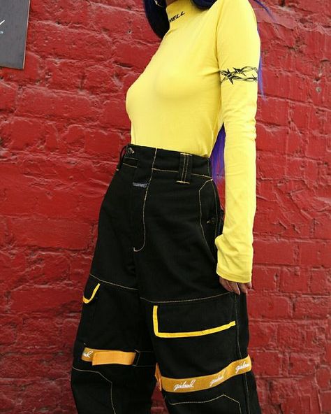 90s yellow aesthetic clothes at thebunnytail.com Chuck Taylor Outfit, Goth Outfit, Mode Grunge, Colorful Outfits, Mode Chanel, Sneakers Fashion Outfits, Whitening Cream, Outfits Black, Ropa Diy