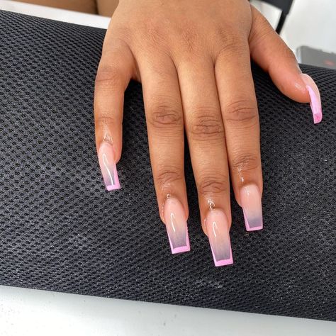 Nail Tech EssVibess 💅🏾 on Instagram: “loving the clear ombre🔥.. i wish i got better angles😩.. follow @essvibess for more nails💕 - - - #nails #nailstagram #nailinstagram…” Vacation Nails, Unique Acrylic Nails, Nail Tattoo, Long Square Acrylic Nails, Nails Black, Square Acrylic Nails, Fire Nails, Nail Shop, Types Of Nails