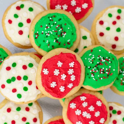 Pudding Sugar Cookies Frosted Christmas Cookies, Vanilla Pudding Cookies, Chewy Sugar Cookie, Christmas Cookie Frosting, Soft Frosted Sugar Cookies, Christmas Cookies Kids, Peppermint Sugar, Sugar Cookie Icing, Holiday Sprinkles