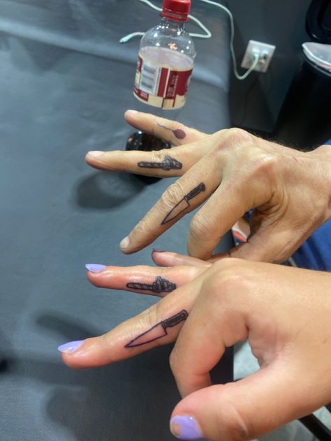 Ghost Face Finger Tattoo, Horror Movie Finger Tattoos, Horror Friendship Tattoos, Horror Movie Matching Tattoo, Matching Horror Movie Tattoos, Horror Movie Knife Tattoo, Nerdy Finger Tattoos, Horror Movie Best Friend Tattoos, Creepy Finger Tattoos