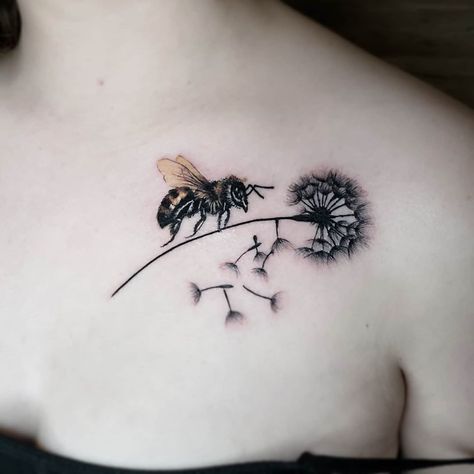 280 Likes, 9 Comments - Doyle Klein (@whoisdoyle) on Instagram: “Little bee for Catherine. 🐝🐝 Thanks for looking 🙏” Dandelion Circle Tattoo, Chrysanthemum And Bee Tattoo, Bee With Daisy Tattoo, Orchid And Bee Tattoo, Ladybug On A Dandelion Tattoo, Bee Tattoo Ideas, Seed Tattoo, Small Bee Tattoo, Dandelion Tattoos