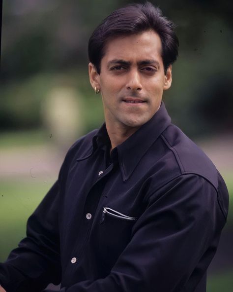 90s Salman Khan, Salman Khan 90s, Salman Khan 2000s, Salman Khan Young, Vintage Salman Khan, Salman Khan Body Pic, Salman Khan Wanted, Salman Khan Wallpapers, Salman Khan Photo