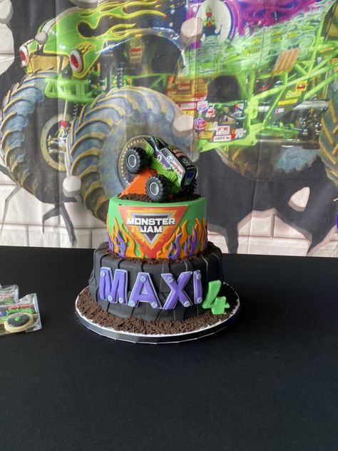 Monster Truck Centerpieces Ideas Diy, Monster Jam Centerpieces, Monster Jam Cakes For Boys, Monster Truck Cakes For Boys, Grave Digger Birthday Cake, Grave Digger Birthday Party, Monster Jam Birthday Party Ideas, Monster Jam Birthday Cake, Digger Birthday Cake