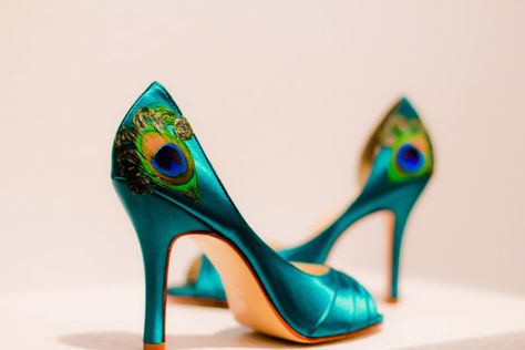 Sea green Peep Toe Heels with Peacock Feathers Peacock Heels, Peacock Shoes, Land Ideas, Peacock Costume, Wedding Renewal, Makeup Clothes, Occasion Shoes, Peacock Feathers, Fabulous Shoes