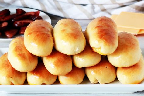 A stack of Texas kolaches on a platter. Kolache Recipe Texas, Texas Kolaches, Kolache Dough, Sausage Kolache Recipe, Easy Breakfast Casserole Sausage, Kolache Recipe, Torta Recipe, Kolaches Recipe, Homemade Bread Easy