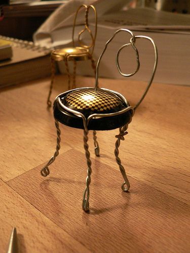 Champagne Cork Crafts, Ice Cream Chairs, Champagne Chairs, New Year's Eve Crafts, Cork Holder, Dollhouse Chair, Champagne Corks, Wire Chair, Cork Art