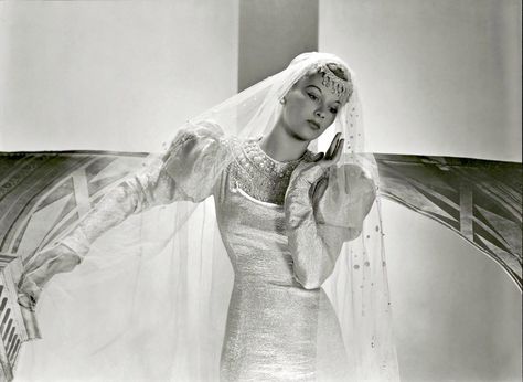 Lisa Fonssagrives in silver lamè wedding dress with pearl-decorated yoke and pearl-studded veil, photo by Horst, 1938. Wedding Dresses 40s, Lisa Fonssagrives, Horst P Horst, Pearl Wedding Dress, Celebrity Wedding Dresses, Vogue Archive, Pearl Dress, Elegant Bride, Wedding Gowns Vintage