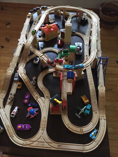 Glue train tracks together outside. Wood Train Set, Brio Train Layout Ideas, Train Track Storage, Wooden Train Track Layout, Train Track Ideas, Wooden Train Table, Brio Train, Model Train Table, Wooden Train Track