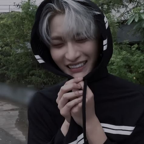 seonghwa halazia lq icon <3 Seonghwa Sleeping, Seonghwa Vampire, Halazia Seonghwa, Seonghwa Header, Seonghwa Halazia, Seonghwa Soft, Seonghwa Pfp, Seonghwa Icons, Smile Icon