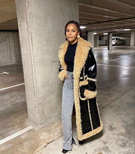 Teddy Coat Outfit Black Women, Black Woman Winter Outfits, Chicago Fits, City Winter Outfit, Trent Coat, Elevate Style, A Pretty Girl, Womens Black Coat, Earthy Outfits