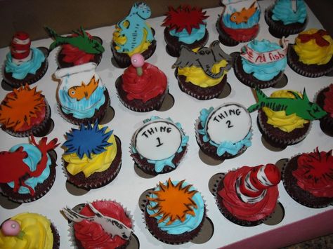 Dr. Seuss fondant cupcake toppers from Sprinklebelle cakes Dr Seuss Cupcakes, Dr Seuss Cakes, Dr Seuss First Birthday, Cat In The Hat Cake, Seuss Cupcakes, Dr Seuss Lorax, Doctor Suess Birthday, Dr Suess Birthday, Virtual Baby Shower Ideas