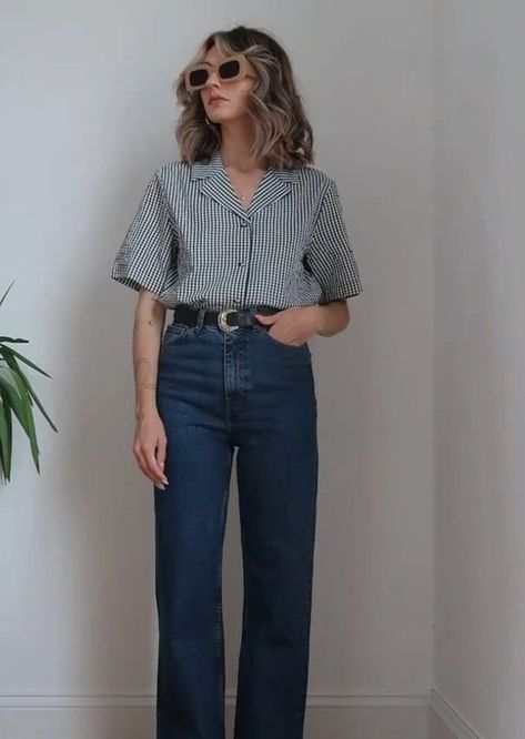 Work Outfit Business, Uniqlo Button Down Shirt Outfit, Dressy Shirt Outfit, Brown Belt Summer Outfit, Minimalist Boho Outfits Women, Trouser Spring Outfit, 70s Influenced Fashion, Size 42 Outfits, Cool Business Casual Outfits Summer