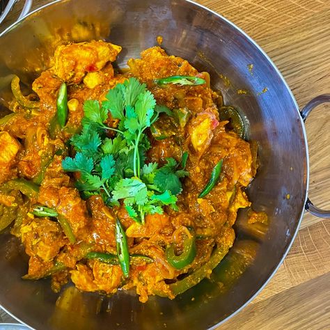 Tandoori Garlic Chilli Chicken Curry Curry Base Recipe, Homemade Curry Sauce, Chicken Chilli, Chicken Tandoori, Homemade Curry, Tandoori Masala, Chilli Chicken, Vegetable Puree, Diced Chicken