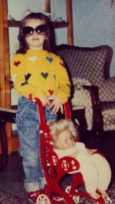 Old Childhood Photos Aesthetic, Vintage Childhood Photos, 90s Childhood Photos, Old Childhood Photos, Toddler Pictures, Childhood Pics, Memories Photo, Childhood Pictures, Toddler Photos