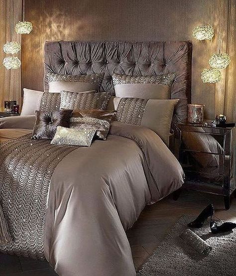 Champagne Bedroom Ideas, Champagne Bedroom, Glam Bedroom Decor, Glamourous Bedroom, Beautiful Bedrooms Master, Glam Bedroom, Design Del Prodotto, Kylie Minogue, Chic Bedroom