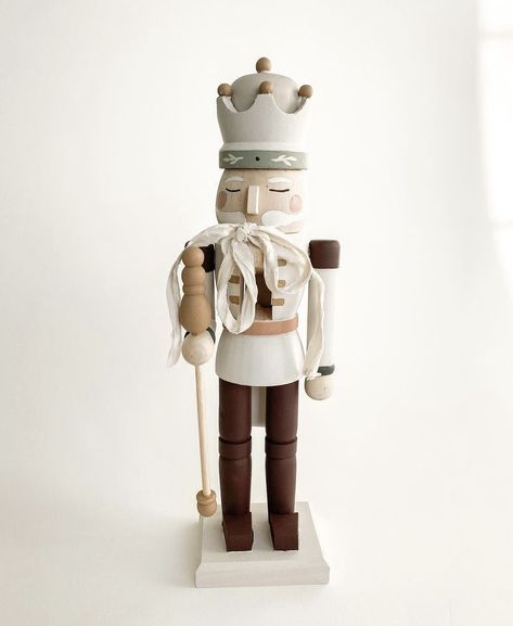 Neutral Painted Nutcracker, Nutcrackers Diy Paint Ideas, Paint Your Own Nutcracker, Paint Nutcracker Diy, Diy Nutcracker Decoration, Nutcrackers Diy Paint, Painting Nutcracker Ideas, Minimalist Nutcracker, Woodland Nutcracker