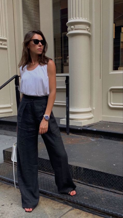 Black Linen Flare Pants Outfit, Black Linen Pants Street Style, Black Linen Trousers Outfit Summer, Linen Coordinates Outfit, Black Linen Trousers Outfit, Black Satin Pants Outfit, Black Pants Summer, Trousers Outfit Summer, Linen Trousers Outfit