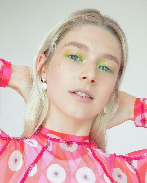 Hunter Schafer for Cosmopolitan Magazine, August 2019 Editorial Make-up, Halloween Makeup Clown, Halloween Make-up Looks, Neon Eyeshadow, Hunter Schafer, Neon Makeup, Halloween Makeup Scary, Cosmopolitan Magazine, Scary Makeup