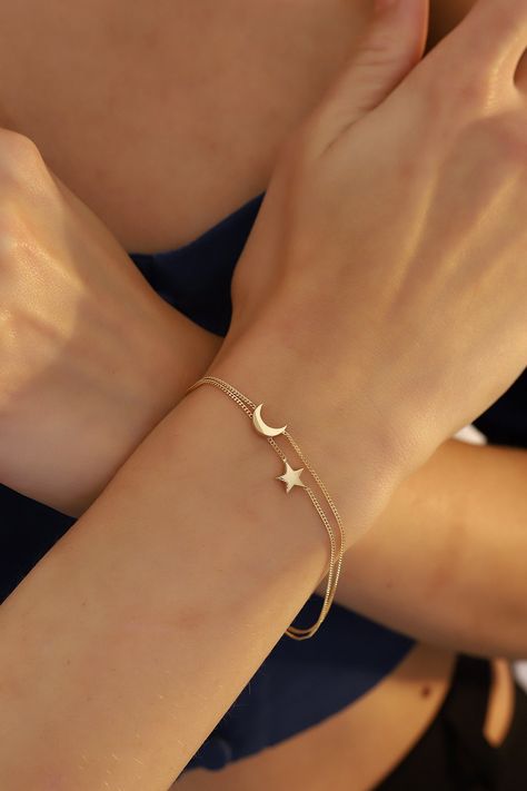 "Minimalist couple bracelet, Dainty initial moon and star bracelet, Black Friday, Great Gift For Her, 14k real gold moon and star bracelet, Mother Gift, Valentine Gift, Real gold, Christmas gift, So chic bracelet, mother gift, best friend gift, Very stylish custom bracelet, Mother Days, Valentine's day \"Material:  Solid Gold (No Gold Filled or no Gold Plated) \"Gold Karat: 14K (585)  *Star Height: 6 mm (0,23 inches) *Star Width: 6 mm (0,23 inches) *Moon Length: 7 mm (0,27 inches) *Moon Width: 5 Celestial Bracelet, خواتم خطوبة, Mother Days, Finger Bracelets, Pretty Jewelry Necklaces, Bracelets With Meaning, Moon Bracelet, Couple Bracelet, Chic Bracelet