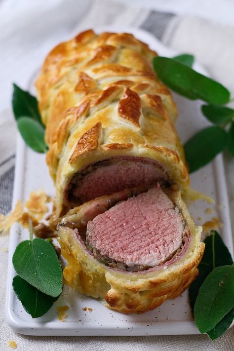 Pork Loin Wrapped In Puff Pastry, Beef Tenderloin Wrapped In Puff Pastry, Pork Loin Wellington, Pork Tenderloin In Puff Pastry, Pork Tenderloin Wrapped In Puff Pastry, Pork Tenderloin Puff Pastry Recipes, Pork Wellington Recipe Easy, Puff Pastry Pork Tenderloin, Pork Fillet Recipes Tenderloin