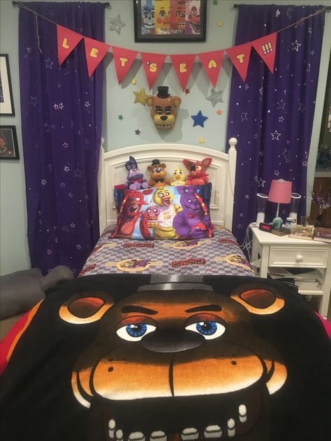 Five nights at freddys room  IKEA®pink comforter  Target® FNaF twin bed sheets Freddy plush throw FNaF Sanshee® plushies Curtains, banners, stars are handmade :)   Leave a comment if you like it! Diy Fnaf Room Decorations, Twin Bed Rooms Ideas, Fnaf Room Decor Ideas, Fnaf Themed Room, Five Nights At Freddy's Room Ideas, Fnaf Room Decor Diy, Five Nights At Freddy's Bedroom Ideas, Fnaf Bedroom Ideas, Fnaf Room Decor