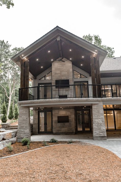 High End Mountain Home, Basement Backyard, Rustic Chic House, Mountain Style Home Exterior, Barndo With Basement, Lake House Exteriors, Farmhouse Ideas Exterior, Rustic House Farmhouse, Dream Barndominium