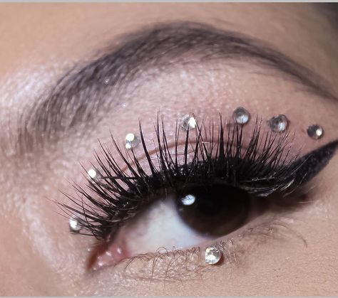 Euphoria Themed Makeup, Look Euphoria, New Makeup Ideas, Rhinestone Makeup, Birthday Makeup, Black Makeup, Bold Makeup, No Eyeliner Makeup, Makeup Eyeliner