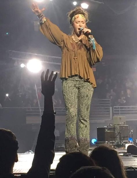 Lauren Daigle Outfit Inspiration, Lauren Daigle Outfits, Christian Hippie Fashion, Lauren Daigle Concert Outfit Ideas, Lauren Daigle Concert Outfit, Lauren Daigle Style, Hippie Christian, Lauren Daigle Concert, Lauren Diagle