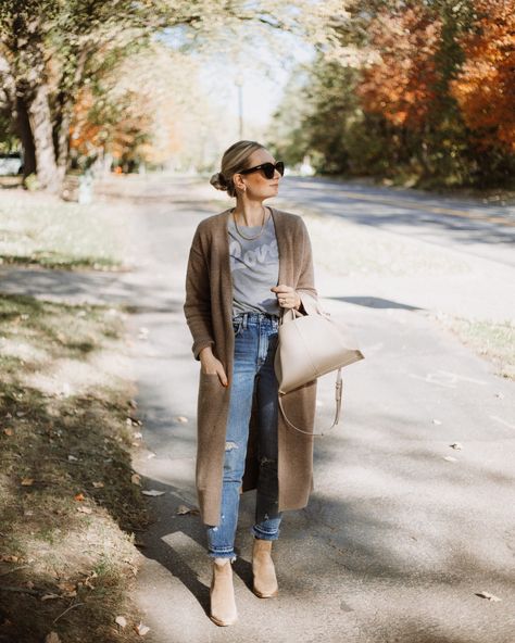 Statement Jeans, Simple Fall Outfits, Maxi Cardigan, Fall Capsule Wardrobe, Easy Fall, Light Wash Jeans, Suede Booties, Long Cardigan, Fall Outfit