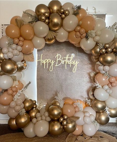 Birthday Party Meals, Gold Balloons Decorations, 40th Bday Ideas, 80th Birthday Decorations, Deco Ballon, Girly Birthday Party, Simple Birthday Decorations, Le Ballon, Birthday Party Theme Decorations