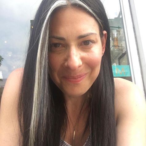 #tgifff #freshfacefriday may feel frivolous in light of what is going on in the world, but on the other hand, maybe it's about standing in… Mecha Frontal, Mallen Streak, White Streak In Hair, Hair Color Grey, Grey Streaks, Stacy London, Gray Streaks, Hair Color Options, Beautiful Gray Hair