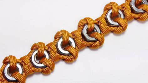 Paracord Hex Nut Bracelet Diy, Parachute Cord Crafts, 550 Cord Bracelets, Paracord Bracelet Instructions, Paracord Bracelet Designs, Nut Bracelet, Paracord Projects Diy, Paracord Survival Bracelet, Paracord Bracelet Tutorial