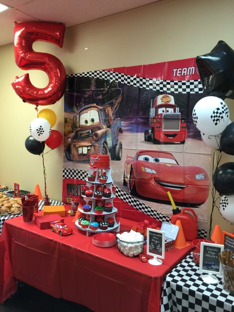 Disney Cars Birthday Theme, Nascar Party, Disney Cars Theme, Auto Party, Cars Party Favors, Cars (disney) Party, Cars Birthday Party Decorations, Disney Cars Party, Disney Cars Birthday