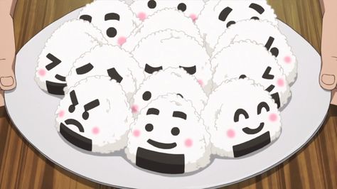 onigiri  anime: shirobako Onigiri Aesthetic, Anime Bento, 귀여운 음식 그림, Cute Food Art, Anime Gifs, Anime Food, Rice Balls, Kawaii Food, Japan Food