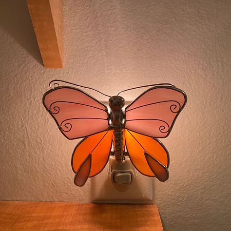 Beautiful Stain-Glass Butterfly Wall Plug-In Night Light ! Artisan Hand Crafted Stain Glass Colorful Multi Color Nightlight !! Material: Stain-Glass ,High Quality!! Handmade Decorative. Refined And Elegant As Works Of Art. Whether In The Bedroom , Living Room, Toilet , Not Only Can Add Elegant Atmosphere , But Also To Enhance The Sense Of The Overall Design Of The House Every Single Electrical Plug ,We Use Are Ul Approved. Size:5” #Cd10 Pencil Case Art, Appartment Decor, Stained Glass Night Lights, Vintage Hummel, Stained Glass Butterfly, Coastal Beach Decor, Stained Glass Christmas, Glass Butterfly, Baby Wall Art