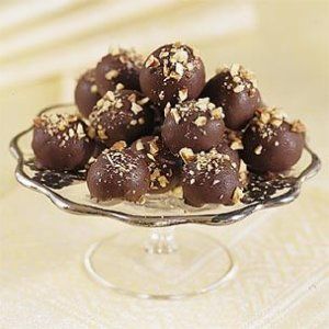 Easy Holiday Edible Gifts | Williams-Sonoma Taste Bourbon Truffles, Chocolate Goodies, Whiskey Chocolate, Bourbon Balls, Xmas Recipes, Bourbon Recipes, Candy Board, Truffles Recipe, Chocolate Bourbon