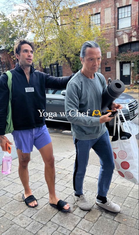 Man Running Outfit, Running Outfit Men, Ariana Grande Grammys, Hot Yoga Outfit, Pilates Outfit, Mens Yoga Clothes, Workout Fits, Winter Outfits Men, Yoga For Men