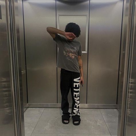 Black Sweatpants Outfit Men, Sweatpants Outfit Men, Boys Fashion Aesthetic, Black Joggers Outfit, Ig Poses, Destroy Lonely, Aesthetic Outfits Men, Black Men Street Fashion, Sweatpants Outfit